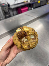 Load image into Gallery viewer, THREE COOKIE BOX - thesavvybaker